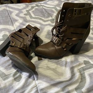Open boots